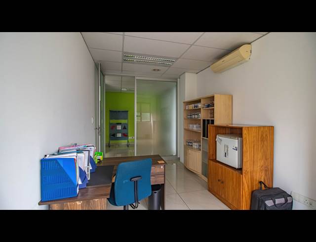 160M² OFFICE FOR SALE IN FOURWAYS